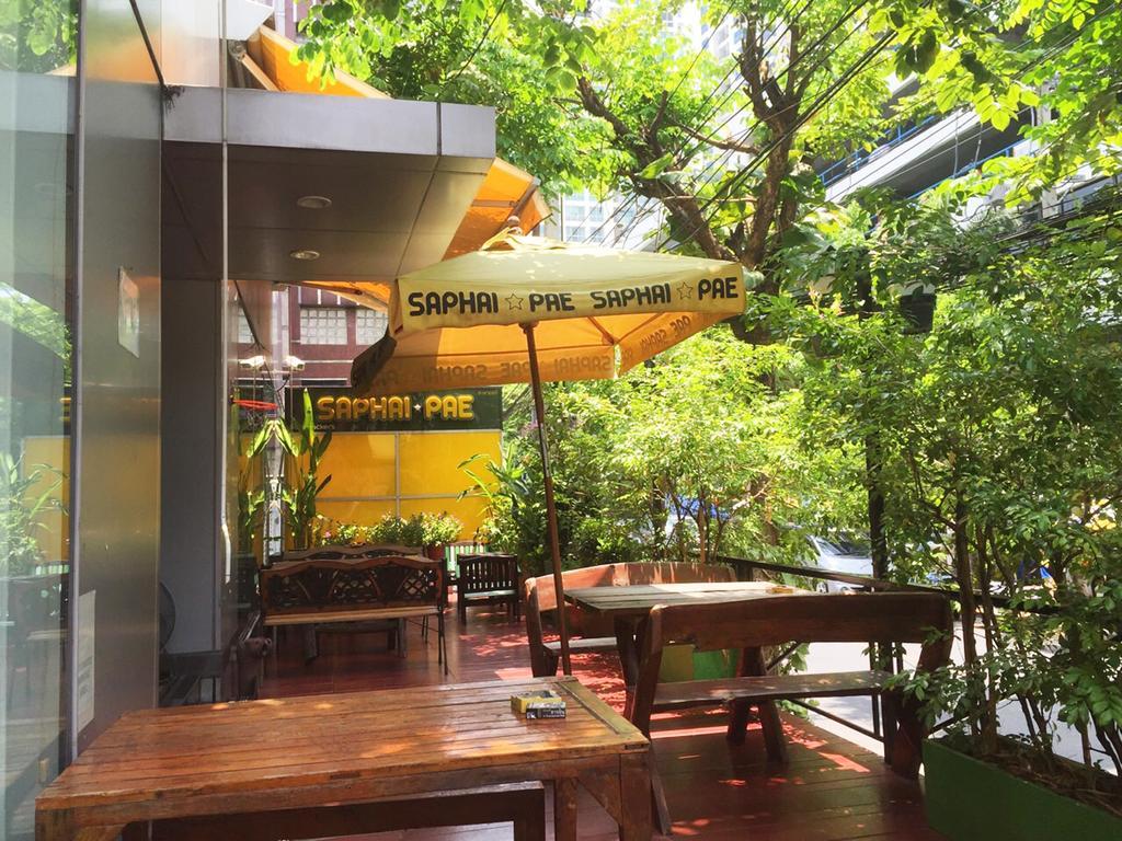 Saphaipae Hostel Bangkok Exterior foto