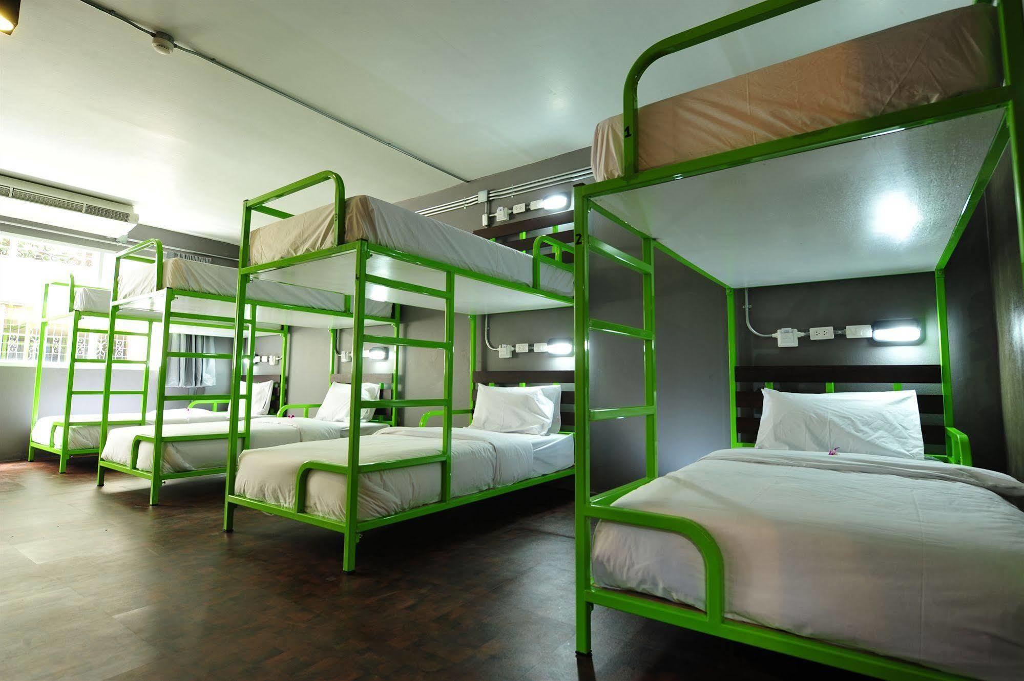 Saphaipae Hostel Bangkok Exterior foto
