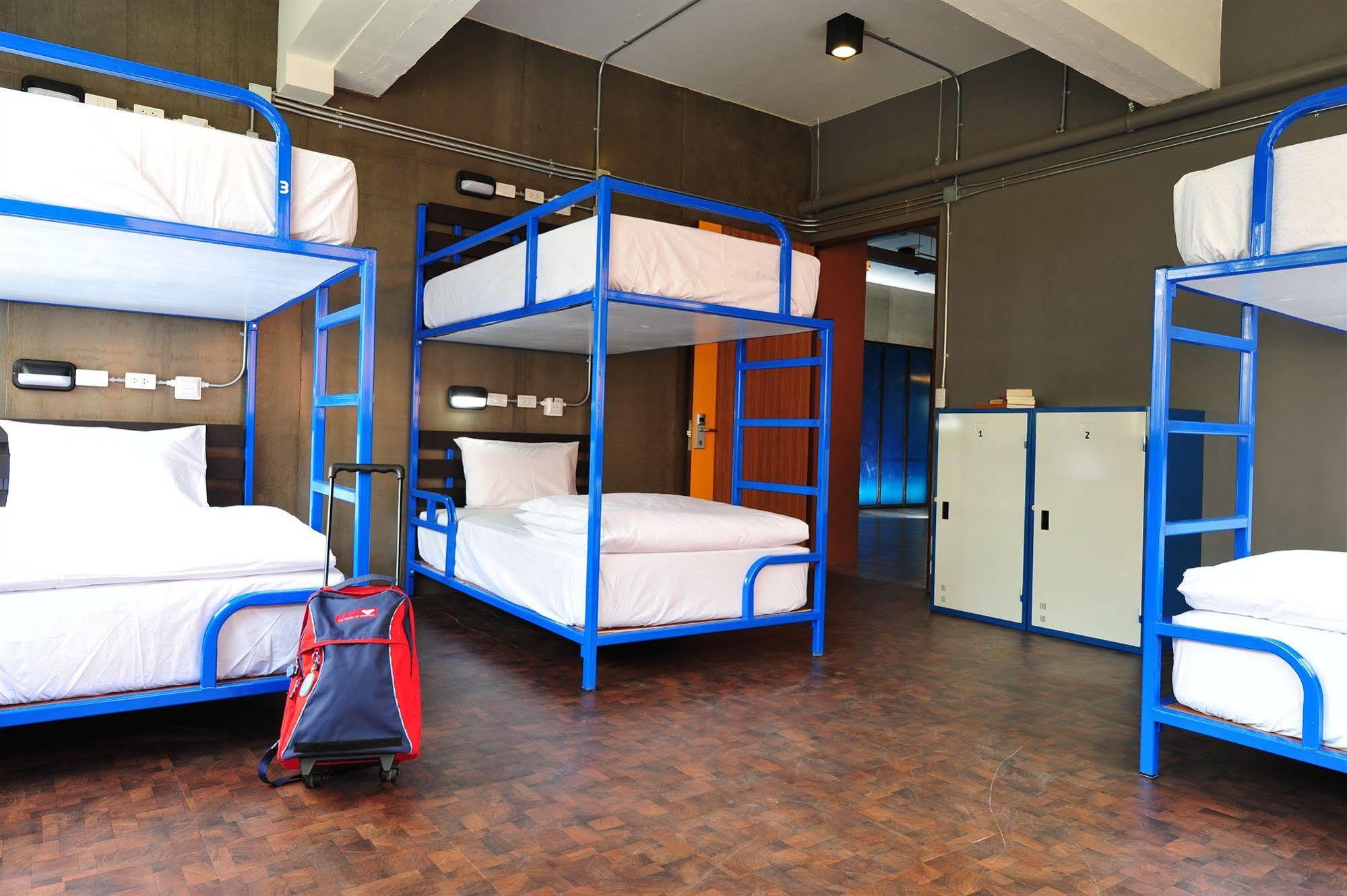 Saphaipae Hostel Bangkok Exterior foto