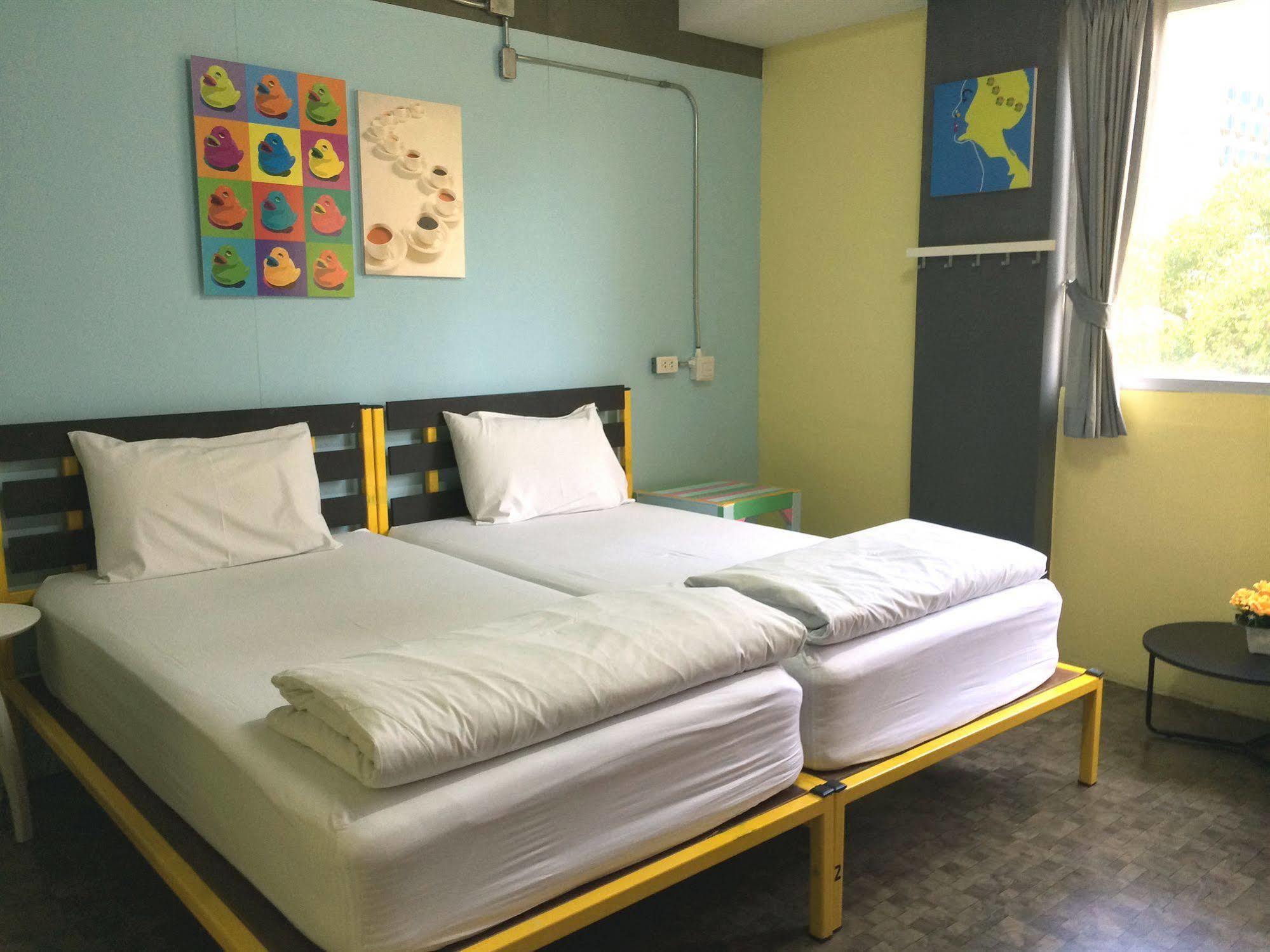 Saphaipae Hostel Bangkok Exterior foto