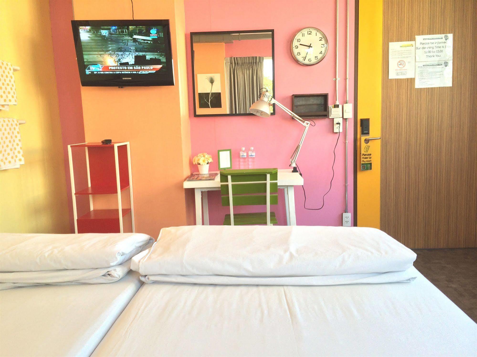 Saphaipae Hostel Bangkok Exterior foto